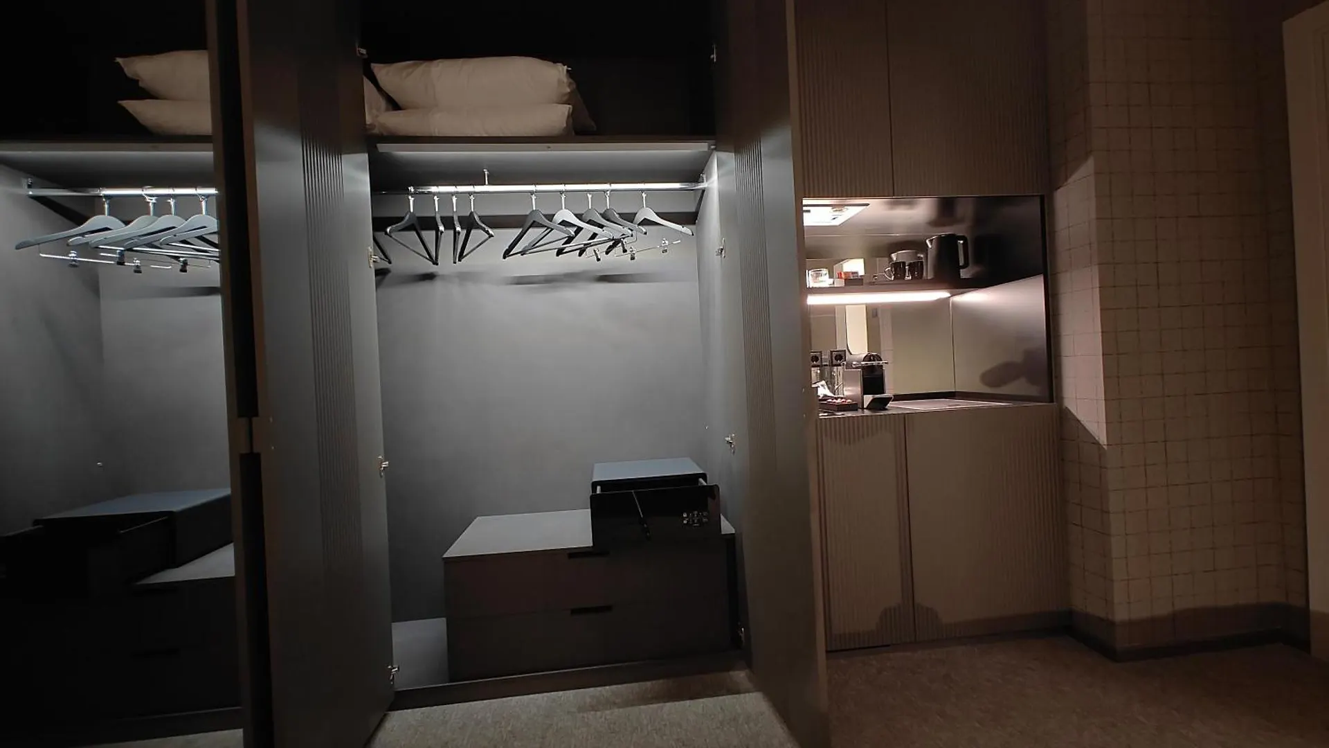 Zeta Rentals Bari Aparthotel